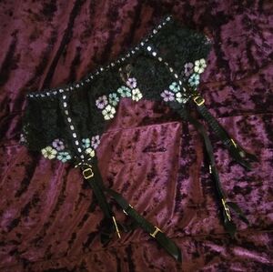 Agent Provocateur Petunia Gothic Garden Floral Suspender Belt